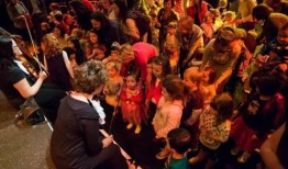 《舞会》在线观看影音,一场跨越时空的浪漫邂逅